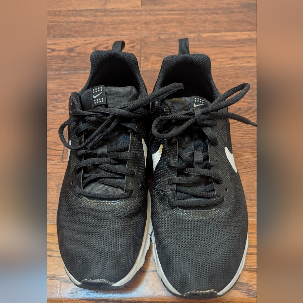 Nike Air black And White Sneakers Size 7